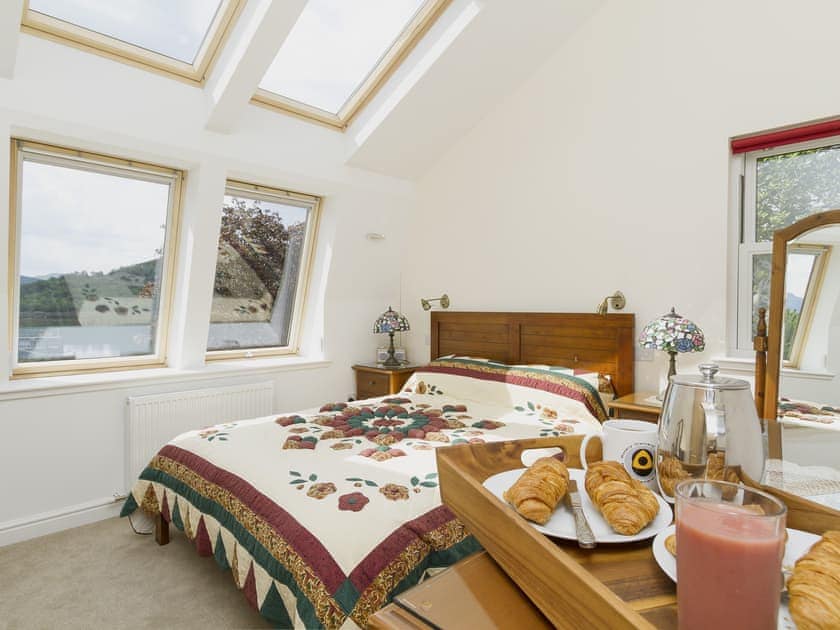 Light and airy double bedroom with en-suite bathroom | Torfern, Corpach, near Fort William