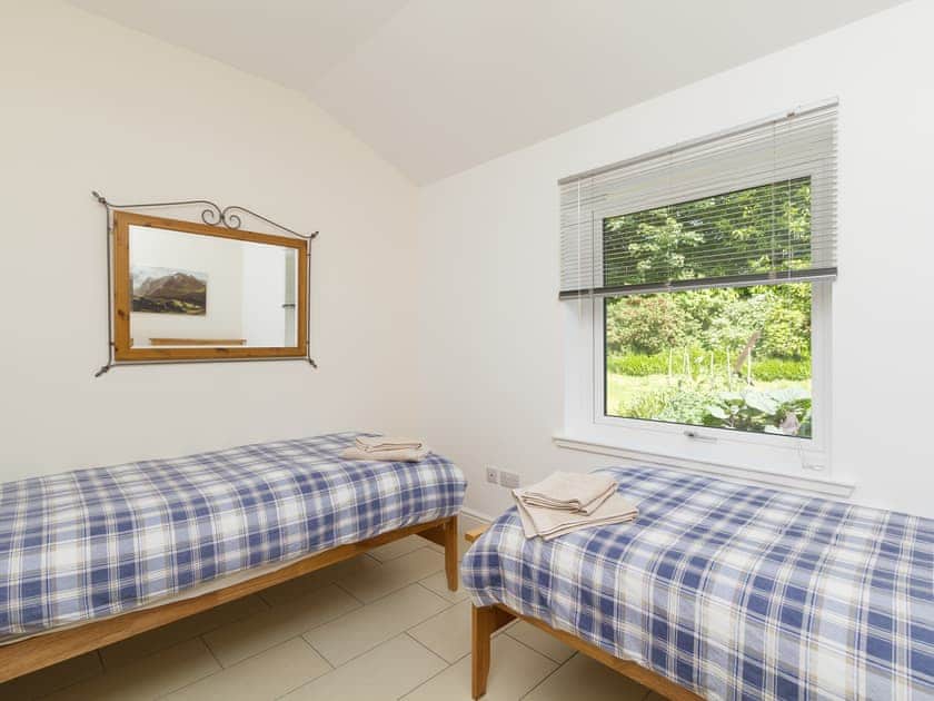 Cosy twin bedroom | Torfern, Corpach, near Fort William