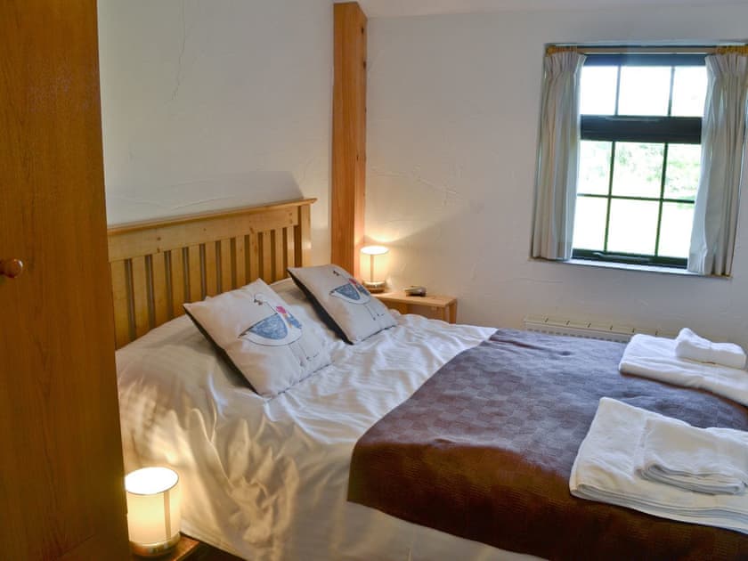 Double bedroom | Horseshoe Cottage - Lewannick Farm, Holywell Bay, nr. Cubert