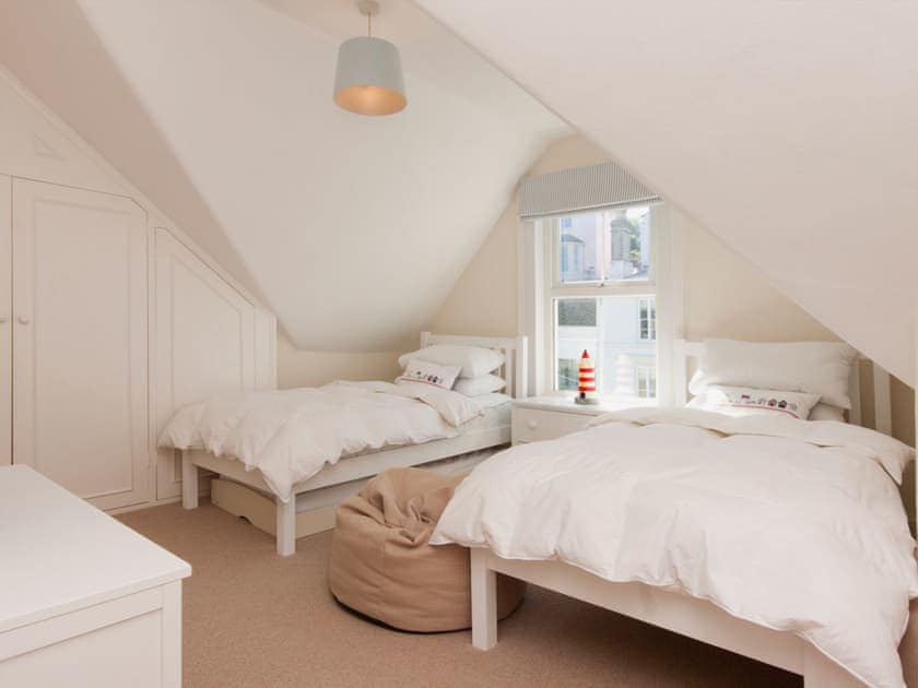 Twin bedroom | Estuary View, 8A Devon Road, Salcombe