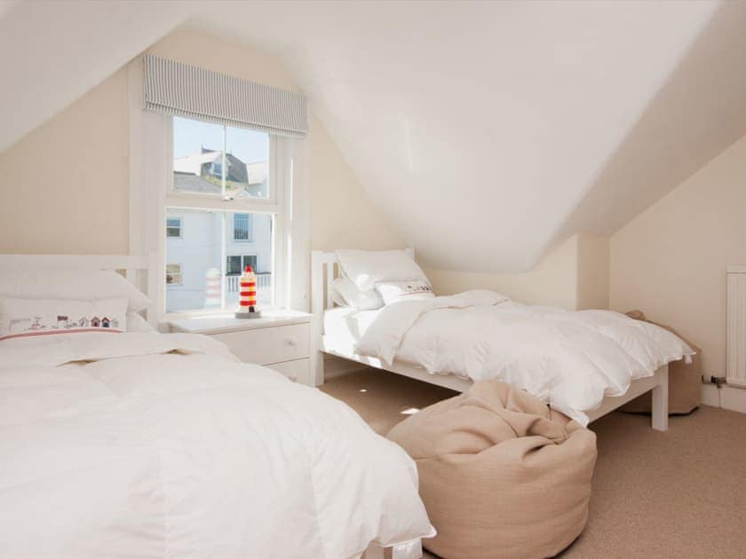 Twin bedroom | Estuary View, 8A Devon Road, Salcombe
