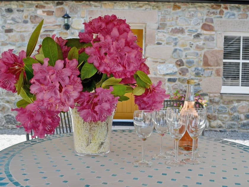 Sitting-out-area | Ladybird Cottage, Scaniport, nr. Inverness