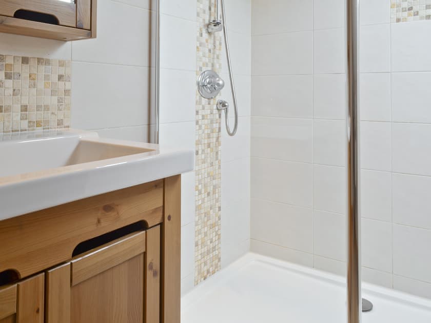 En-suite Shower room Master Bedroom  | Sgubor Wennol Ty Du, Llannor, near Pwllheli