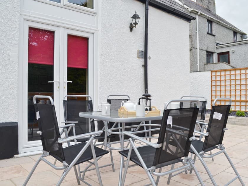 Sitting-out-area | Snowdon, Caeathro, Caernarfon