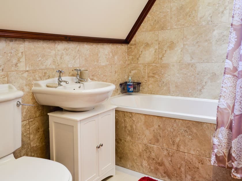 Bathroom | Snowdon, Caeathro, Caernarfon