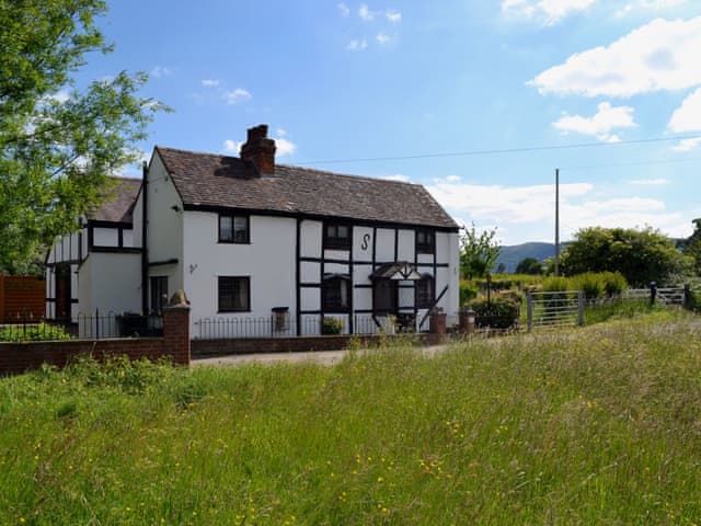 North View Ref Rccm In Malvern Worcestershire Cottages Com