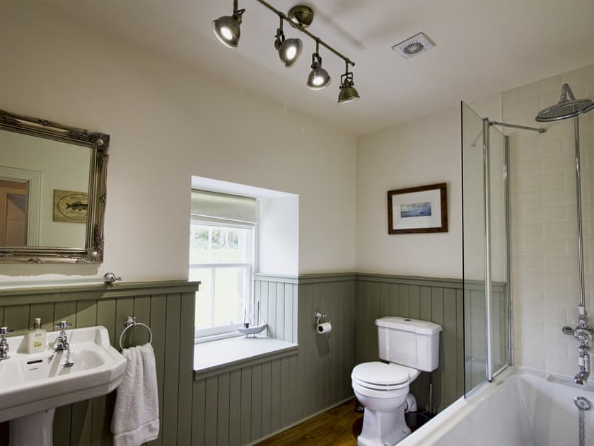 Bathroom | Drummuie House, Golspie