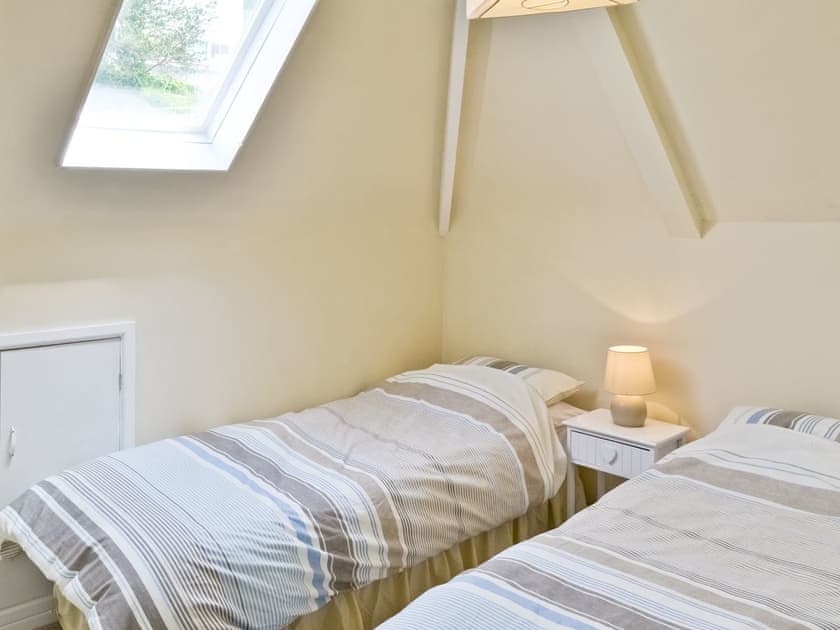 Twin bedroom | Watersmeet, Looe