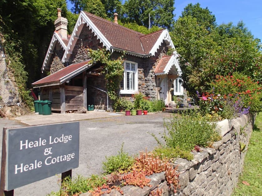 shared parking area | Heale Cottage, Littleham, nr. Bideford