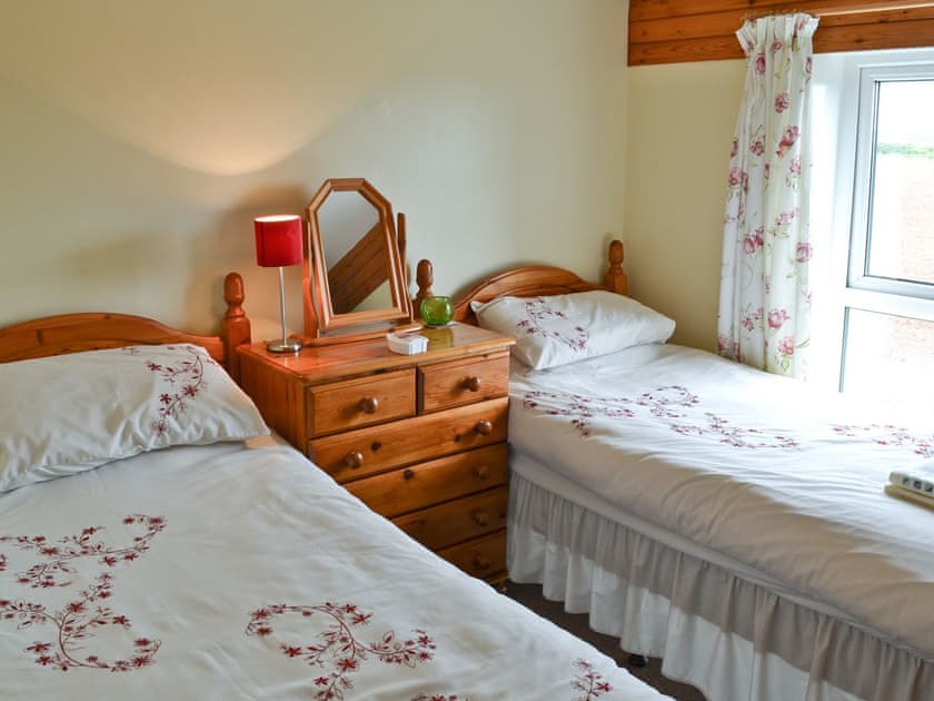 Twin bedroom | Brambles, St Agnes