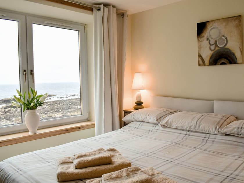Comfortable double bedroom with sea views | Making Waves, Cellardyke near Anstruther