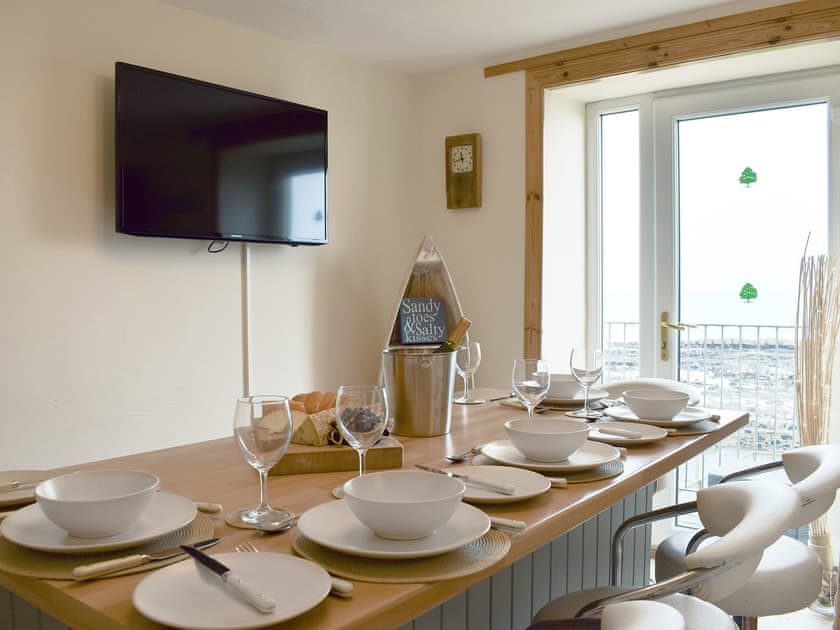 Charming dining area with sea views | Making Waves, Cellardyke near Anstruther