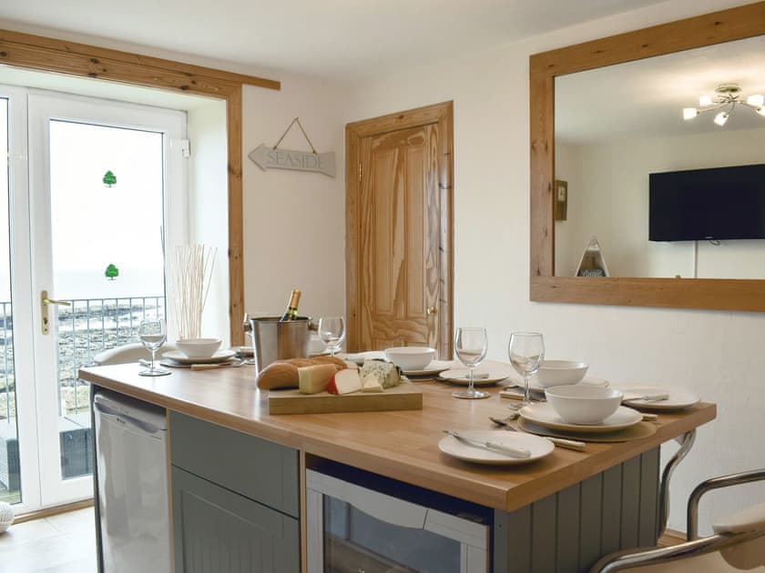 Delightful dining area | Making Waves, Cellardyke near Anstruther