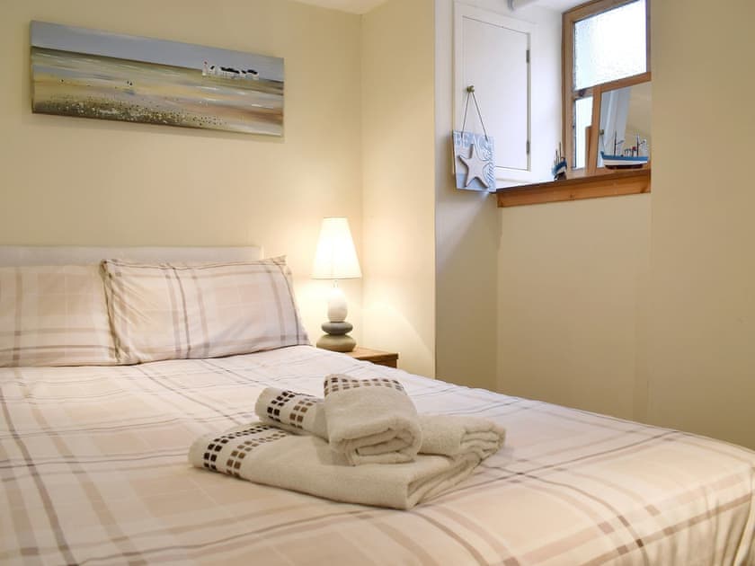 Comfy bedroom | Making Waves, Cellardyke near Anstruther