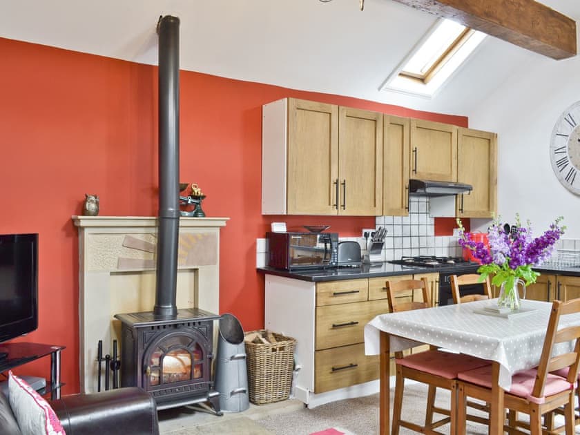 Open plan living/dining room/kitchen | Clematis Cottage, Grangemill near Matlock
