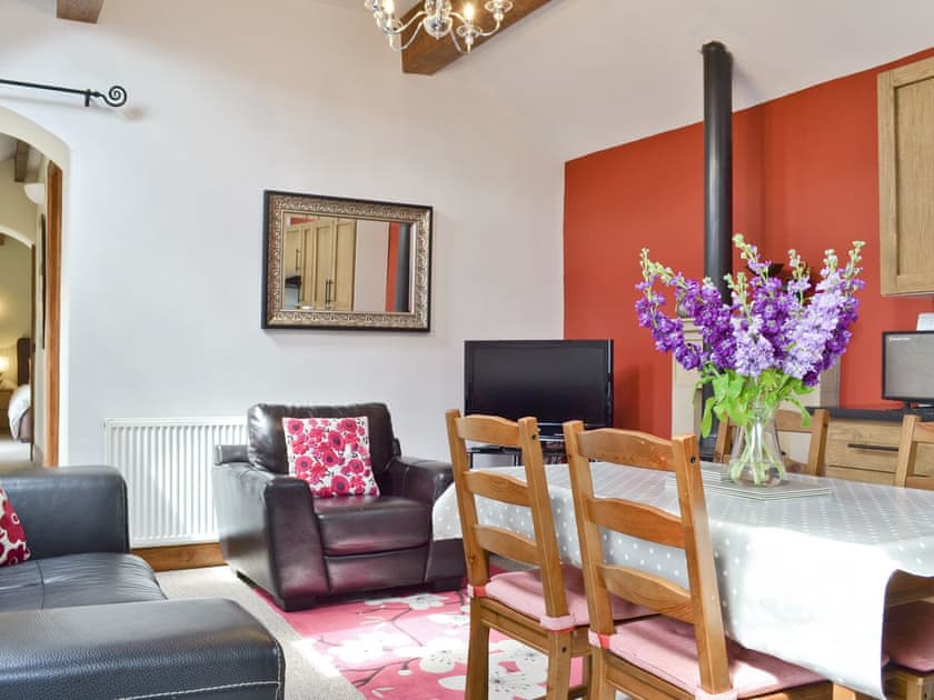Open plan living/dining room/kitchen | Clematis Cottage, Grangemill near Matlock