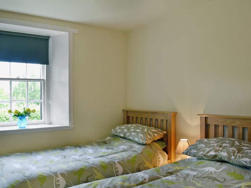 Twin bedroom | Kinnettas Cottage, Strathpeffer
