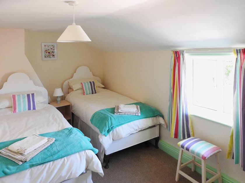 Twin bedroom | West End Farmhouse, Ulrome, nr. Bridlington