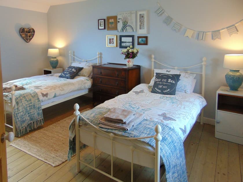 Stylish twin bedroom | The Lucken, Auchmithie near Arbroath