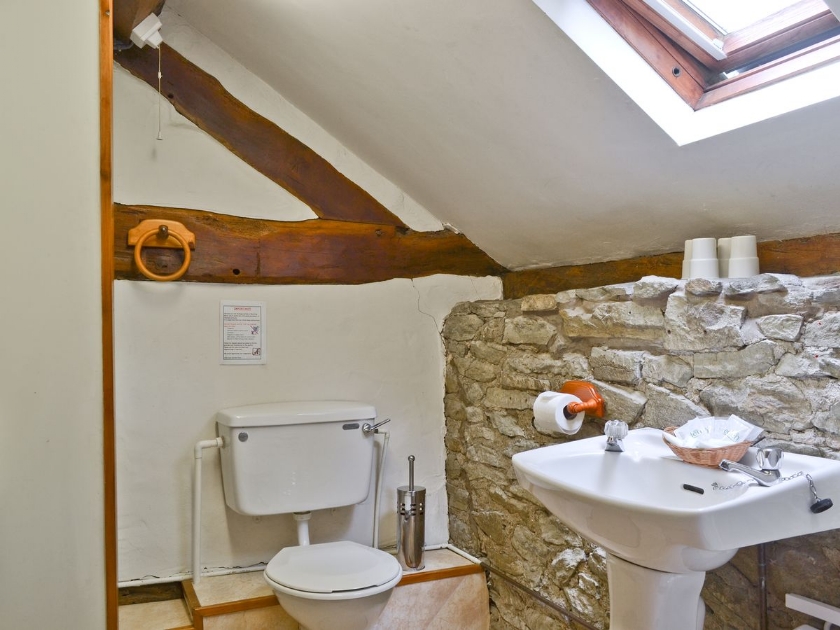 Bathroom | Mocktree Barns Holiday Cottages - Jinney Ring, Leintwardine, nr. Ludlow