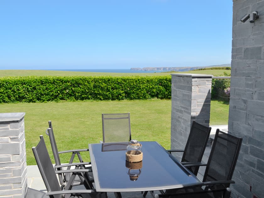 Sitting-out-area | St Illex, Port Gaverne