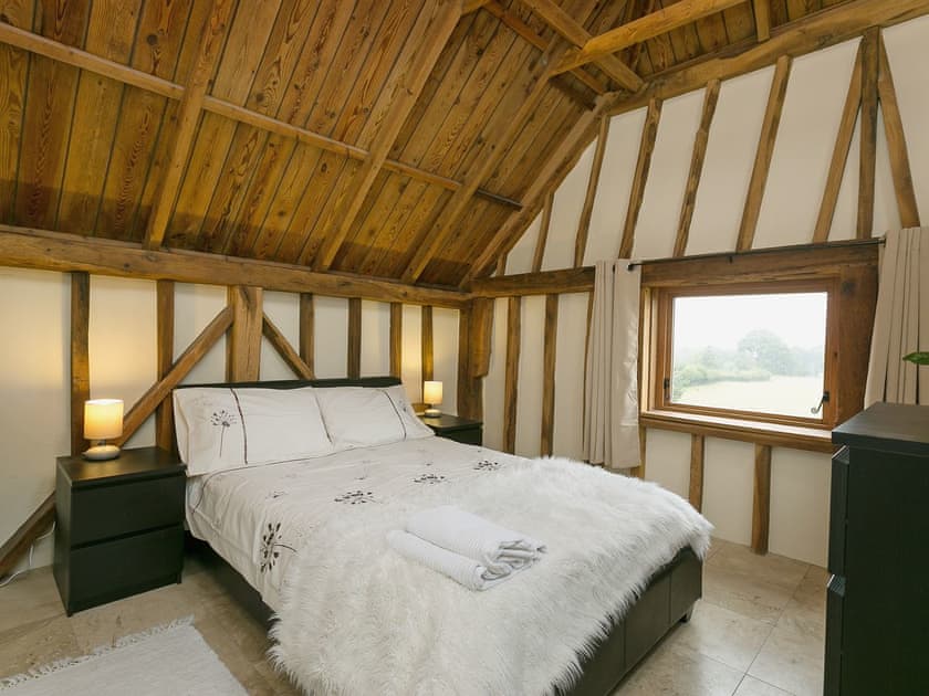 Double bedroom | Chilsham Barn, Herstmonceux, nr. Hailsham
