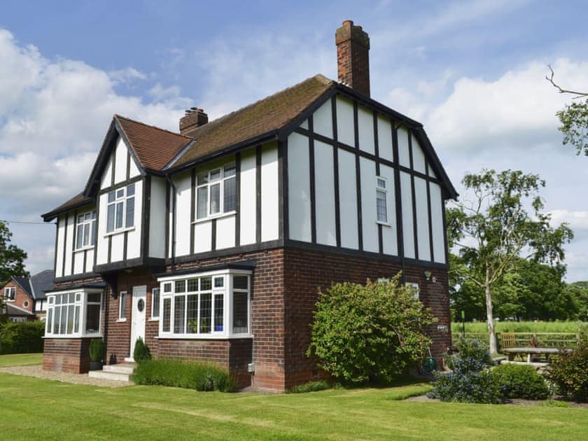 Exterior | Tudor House, Portington