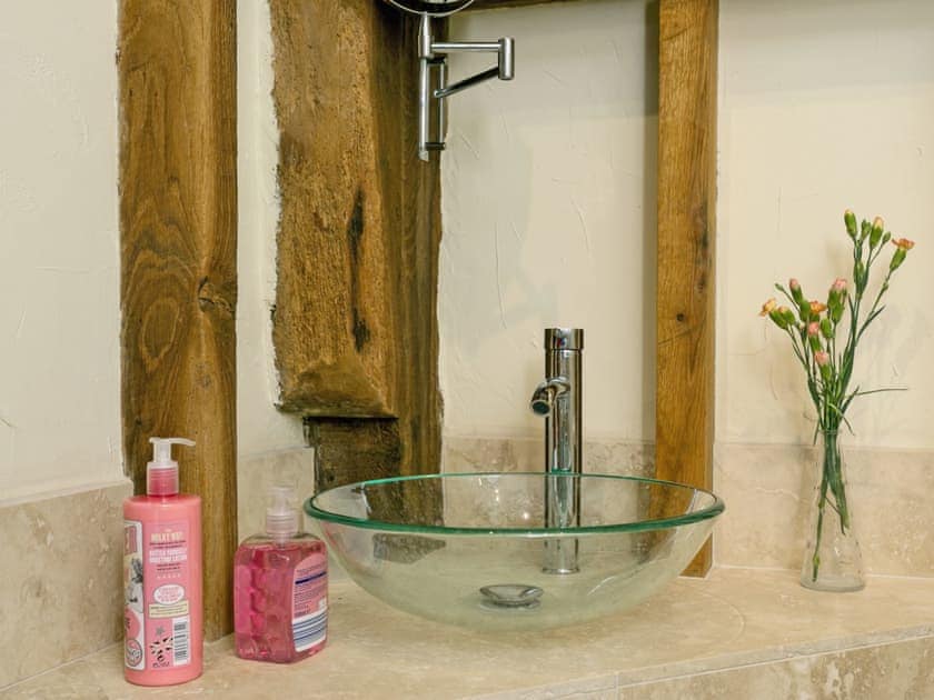 Bathroom | Chilsham Barn, Herstmonceux, nr. Hailsham