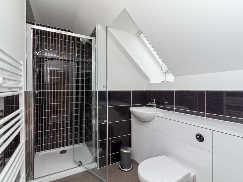 En-suite shower room | Birch Corner, Aviemore