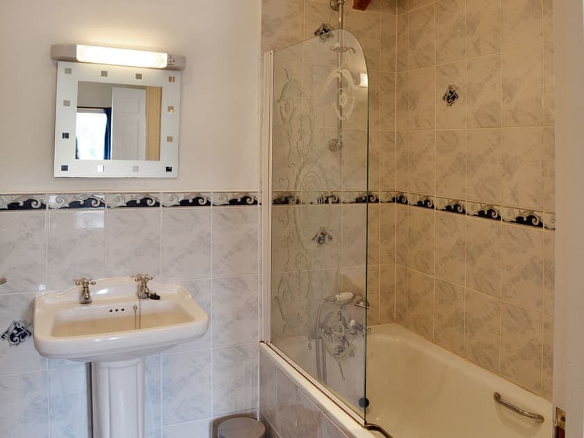En-suite | Great Bodieve Farm Barns - The Mill House, Bodieve, nr. Wadebridge