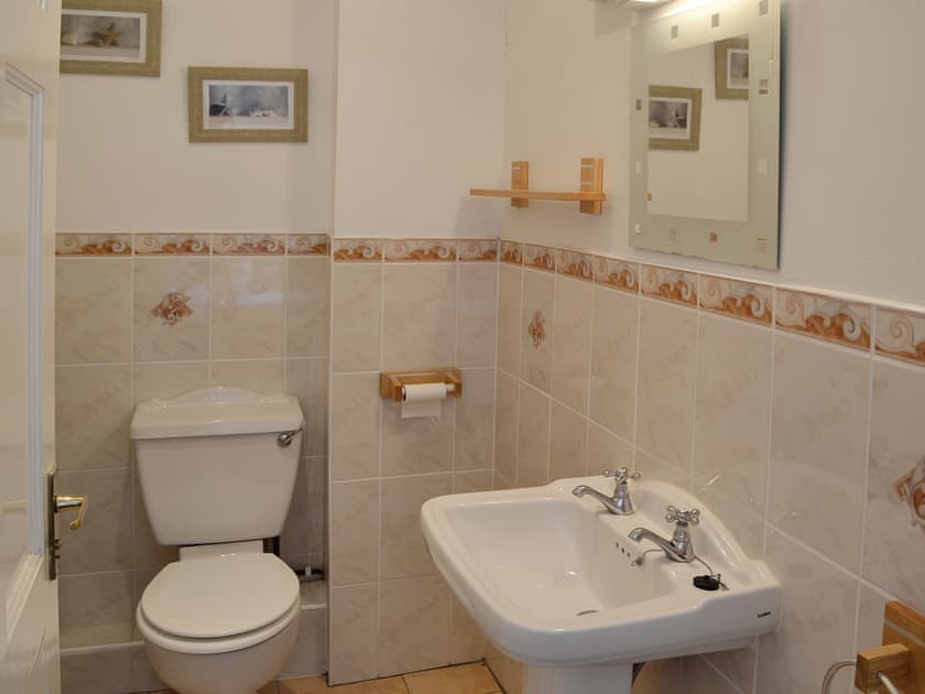 En-suite | Great Bodieve Farm Barns - The Mill House, Bodieve, nr. Wadebridge