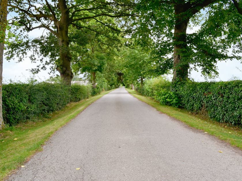 Surrounding area | Tudor House, Portington