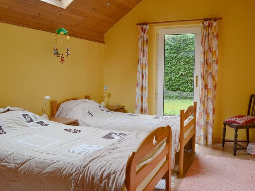 Twin bedroom | Dye Mill Cottage, Moffat
