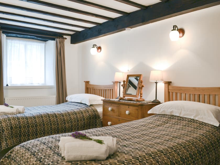 Ground Floor Twin bedroom  | Tyn Y Ffordd, Llanymawddwy near Dolgellau