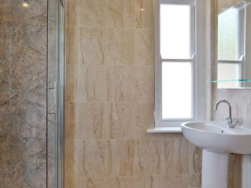 Bathroom | Cliff Railway Apartment, Aberystwyth