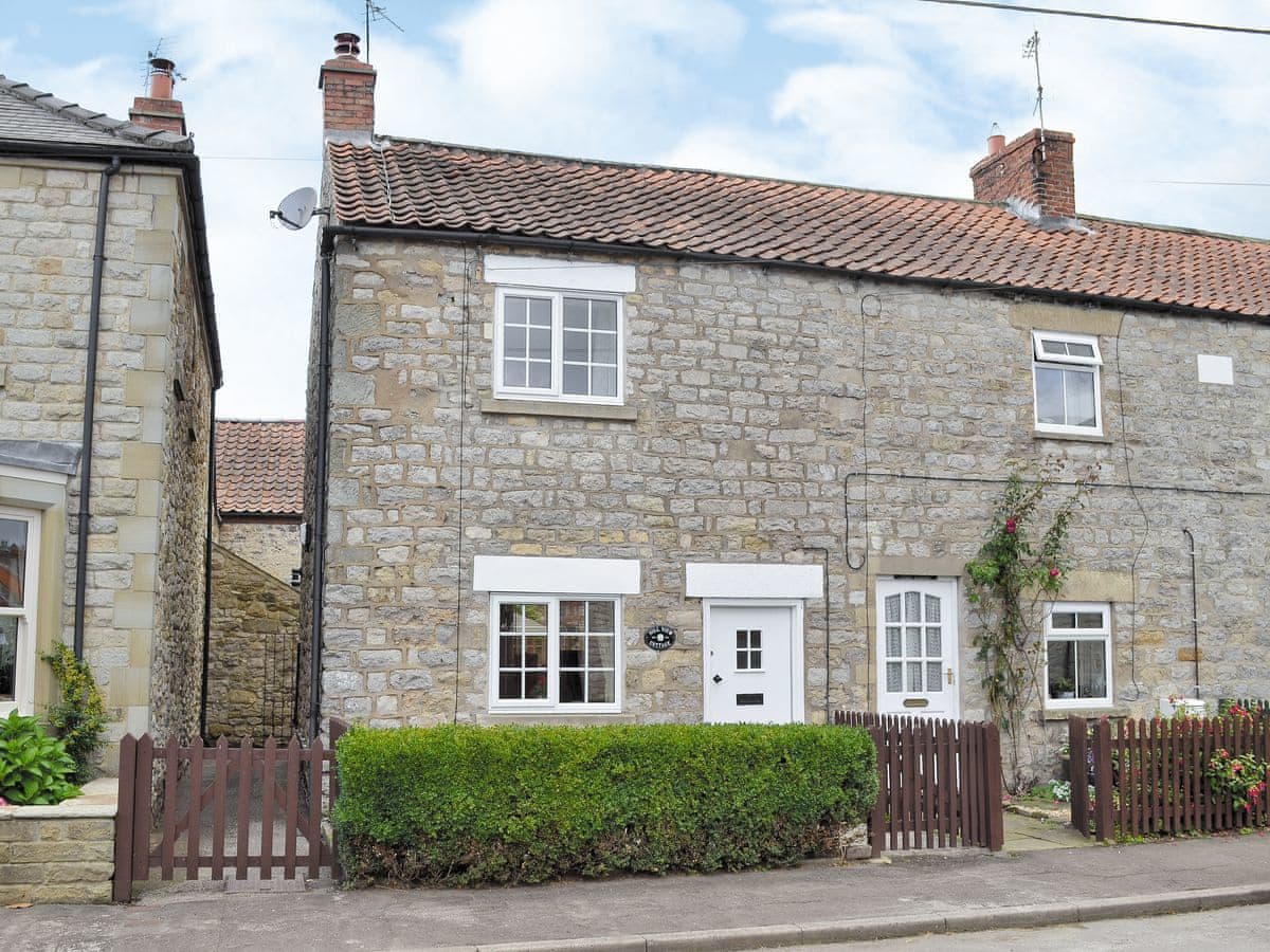 Photo of Hill View Cottage ( Ref CC232127 ) Holiday cottage in Sinnington near Pickering sleeps 2 guests