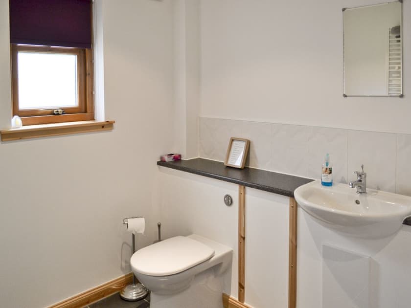 bathroom | Truim Cottage, Dalwhinnie