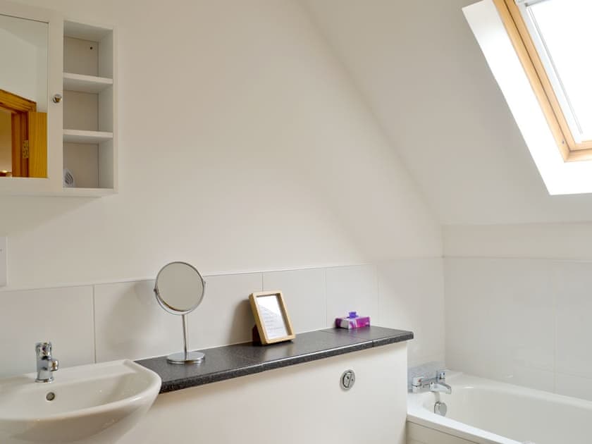 Bathroom | Truim Cottage, Dalwhinnie