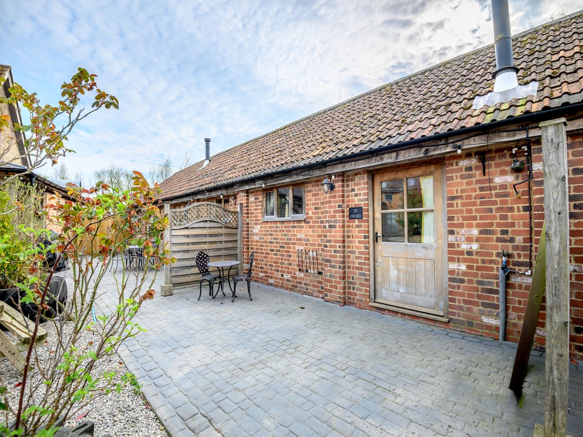 Milton End Farm Barns - The Cow Shed