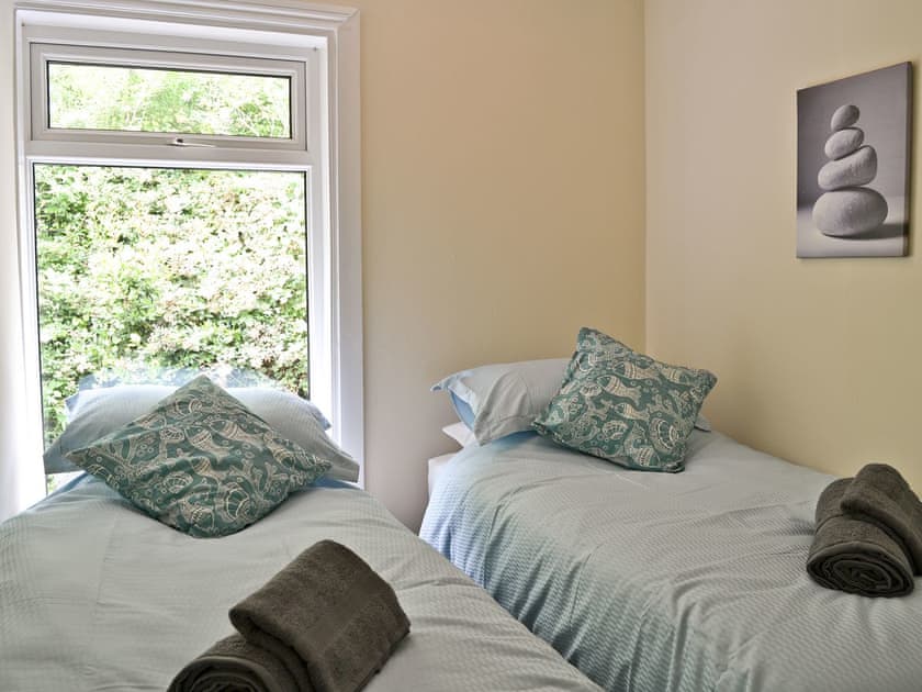 Twin bedroom | Chine Bluff, Shanklin