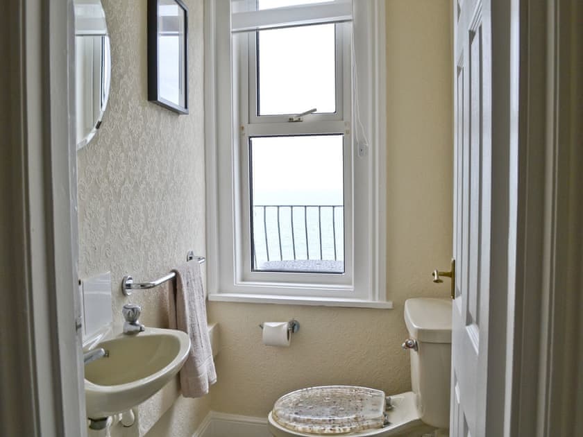 Bathroom | Chine Bluff, Shanklin