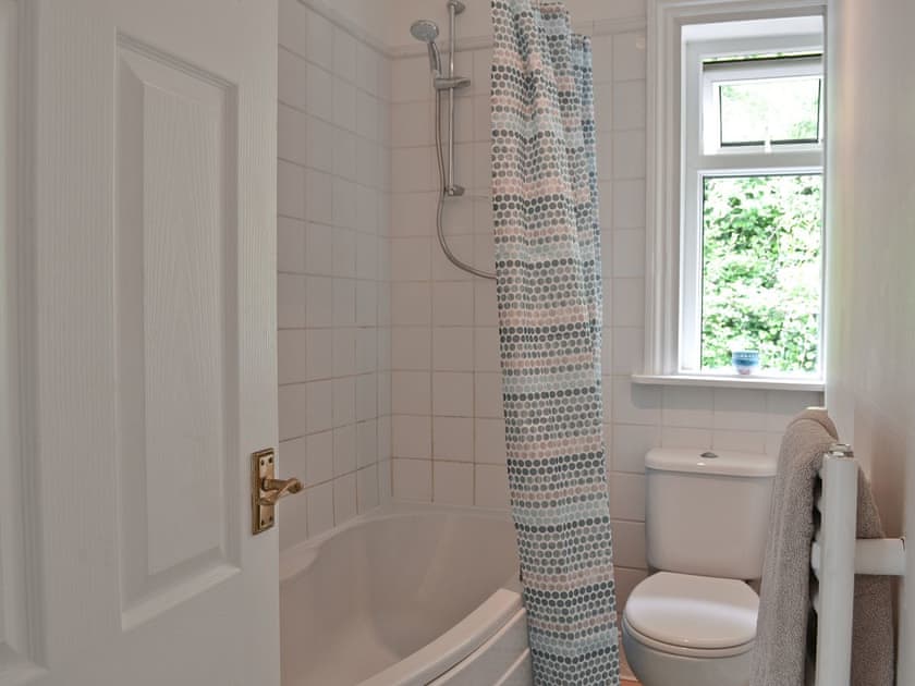 Bathroom | Chine Bluff, Shanklin