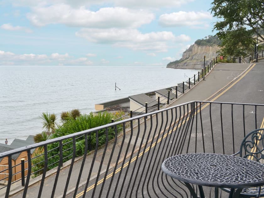 Sitting-out-area | Chine Bluff, Shanklin