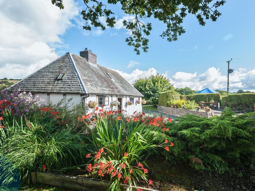 Exterior of the A Grade II listed 17th century timber and stone holiday cottage | Pen Copi, Trefeglwys, near Caersws