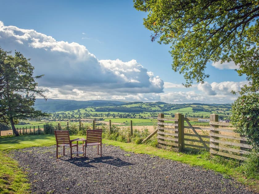 Sitting-out-area | Pen Copi, Trefeglwys, nr. Caersws