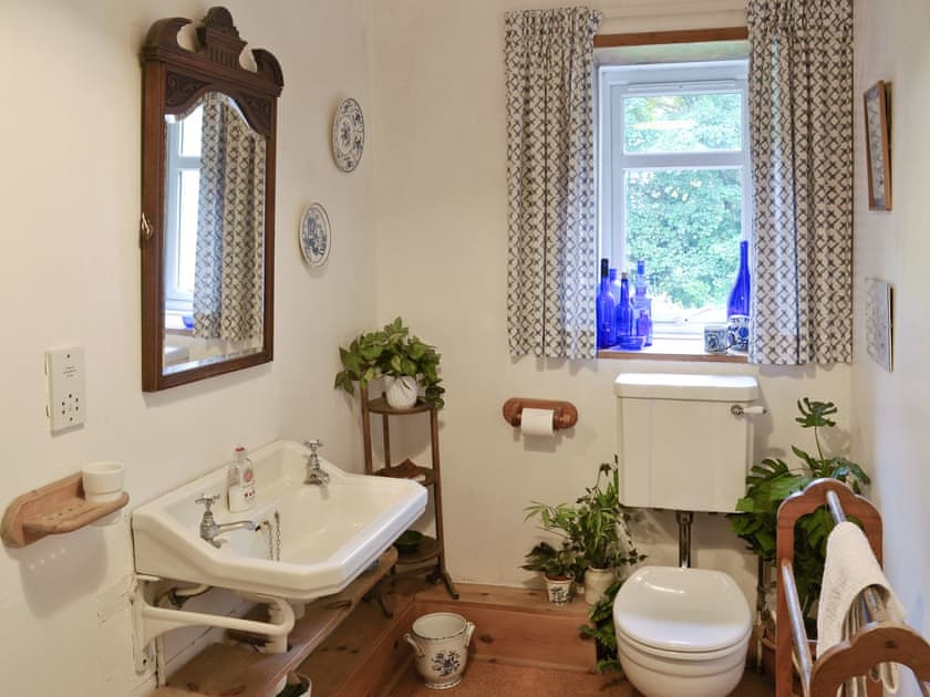 Bathroom | Crosswoodhill Wing, Near West Calder, Edinburgh