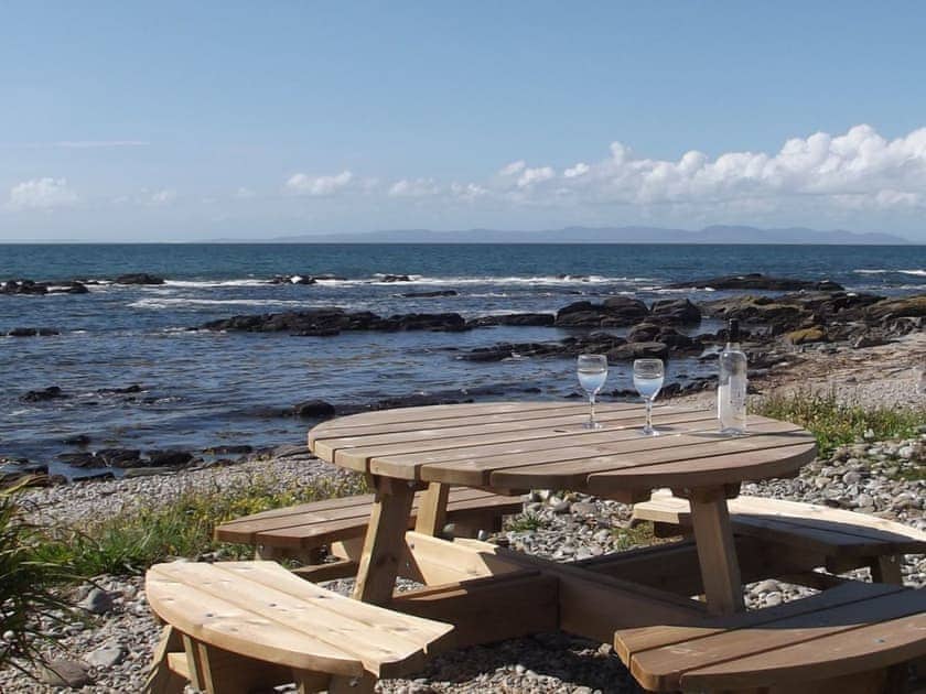 Sitting-out-area | Shore Cottage, Bellochantuy near Campbeltown