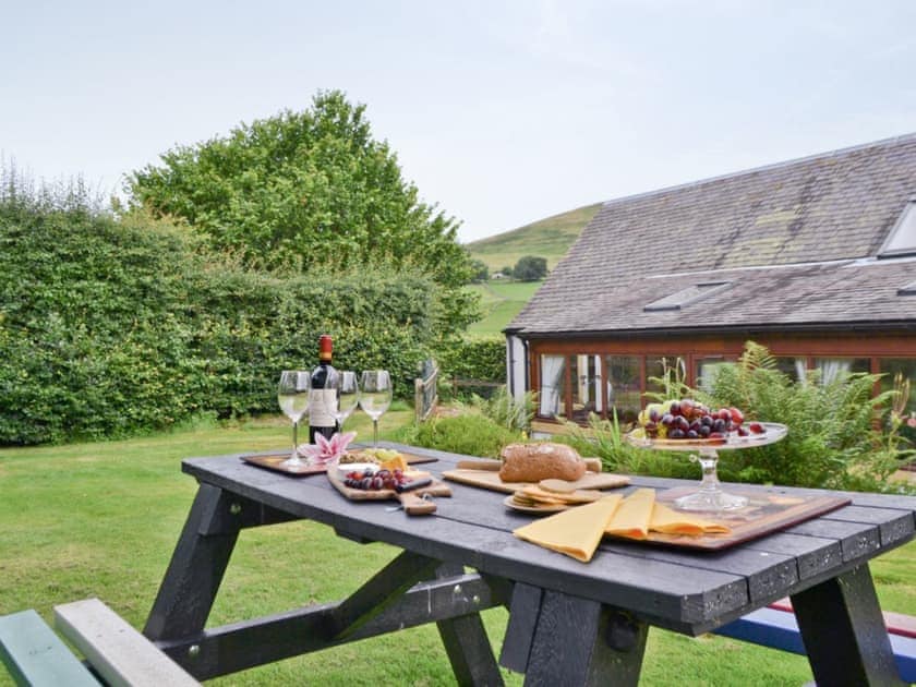 Sitting-out-area | Old Stones Cottage, Burnfoot near Gleneagles
