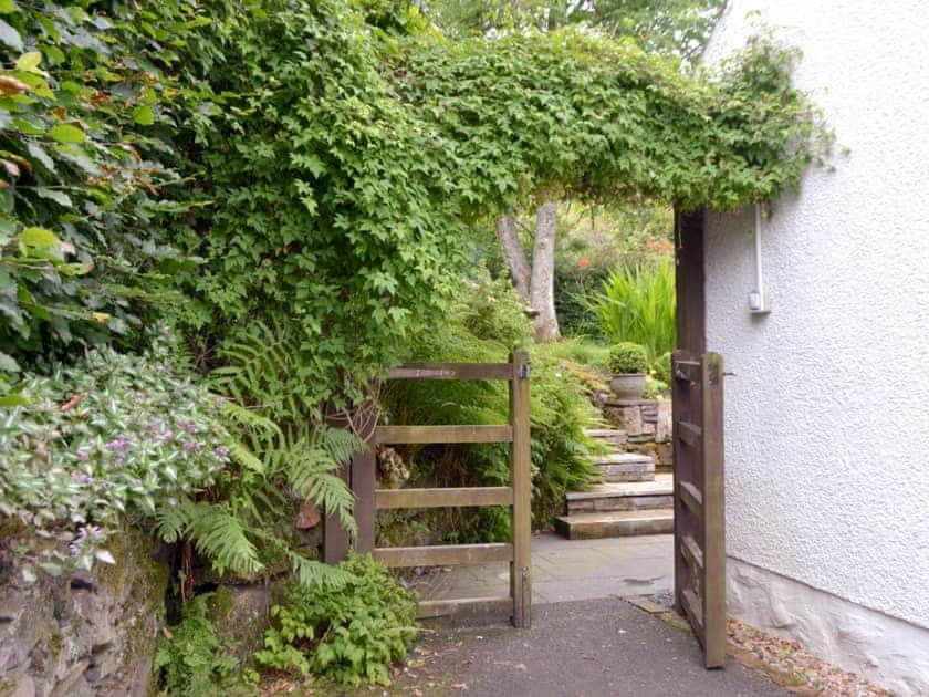 Exterior - garden and rear of property | Old Stones Cottage, Burnfoot near Gleneagles