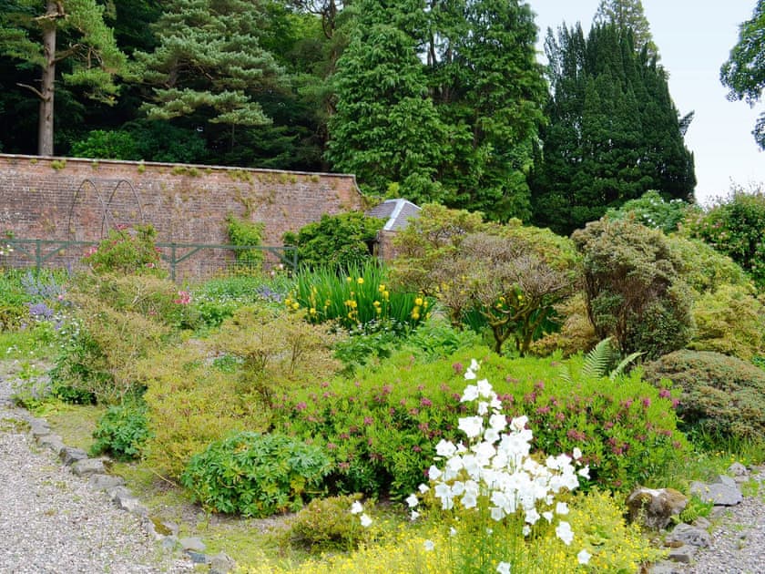 Garden and grounds | Kirkennan Mews, Palnackie, Castle Douglas
